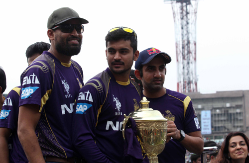 Eden felicitates SRK, KKR