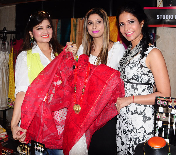 Pallavi graces launch of  Meenabazaar Classics 