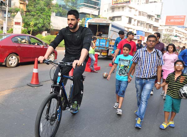 Sidharth Malhotra cycles for equal street