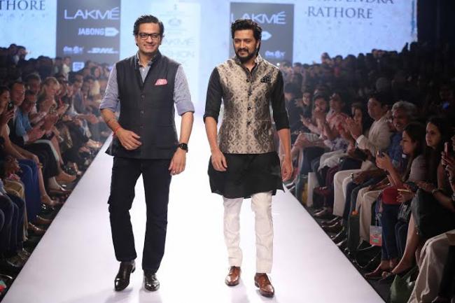 Riteish Deshmukh walks LFW ramp for Raghavendra Rathore