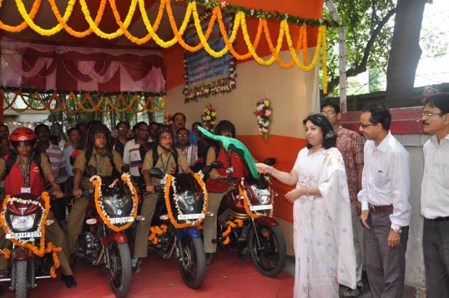 Sunday e-commerce delivery flagged off  at Park Street Post Office
