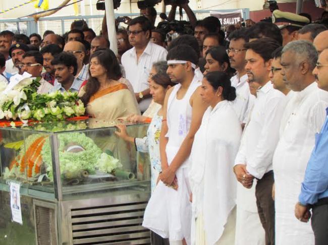 Dignitaries pay tributes to Jagmohan Dalmiya at CAB in Kolkata