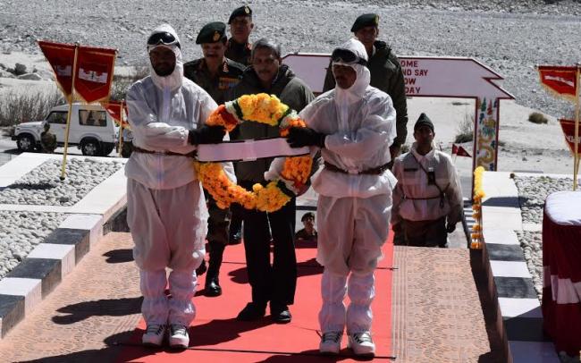 Parrikar visits Siachen Glacier 