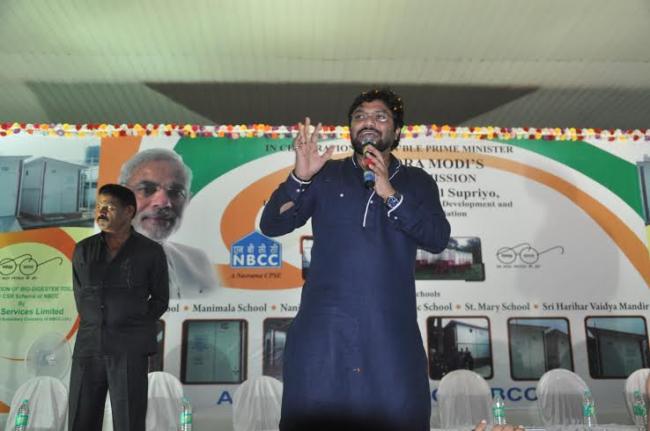 Babul Supriyo inaugurates Mobile Toilet in Asansol