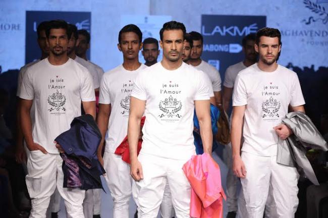 Riteish Deshmukh walks LFW ramp for Raghavendra Rathore