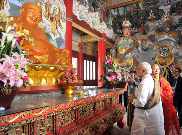 Modi interacting with the people near the Da Xing Shan Temple