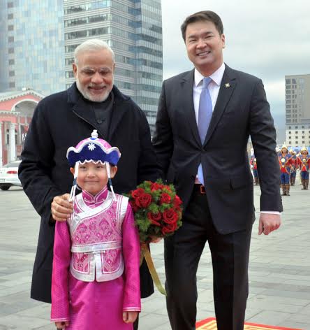 Modi meeting the Prime Minister of Mongolia