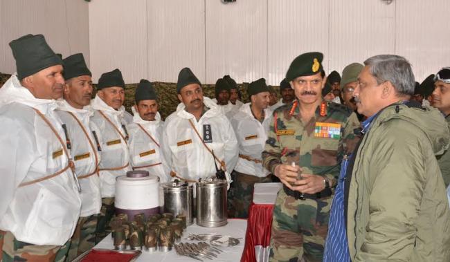 Parrikar visits Siachen Glacier 