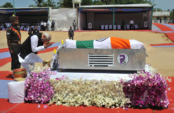 Former President of India, Dr. A.P.J. Abdul Kalam, at burial site, Rameswaram