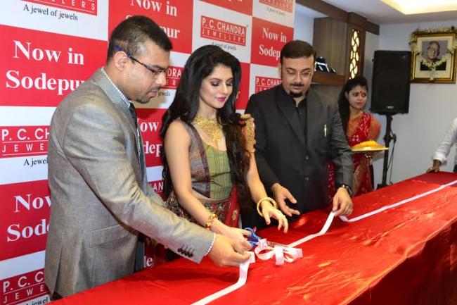 PC Chandra Jewelers opens new showroom in Sodepur