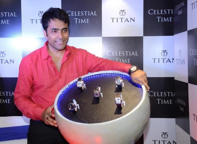 Actor Abir Chatterjee unveils Titan's new collection in Kolkata