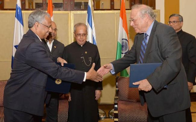 Pranab Mukherjee at an informal interaction with the Prime Minister of Israel
