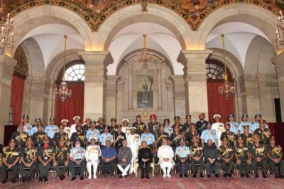 President presents Gallantry Awards