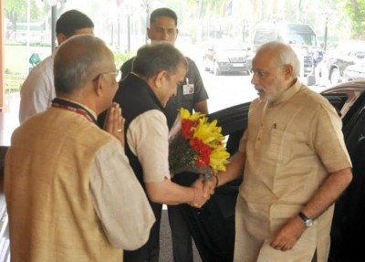 PM  urges Panchayat members to work with a five-year vision 