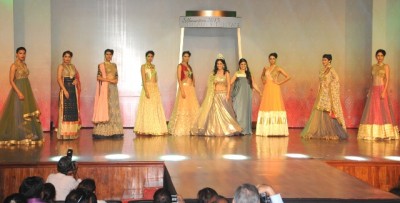 Priyanka Khurana Goyal sizzles ramp for Shraddha Vora's latest creation 
