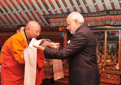 Modi visiting the Gandan Monastery