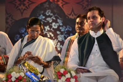 Mamata Banerjee opens Jashn-E-Iqbal, honours Iqbal 