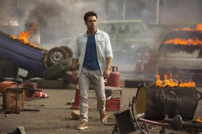 Pulkit Samrat extends help to beggars