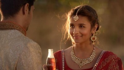 Newly-weds Siddharth Malhotra , Alia Bhatt break the ice over Coca-Cola