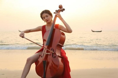 Amyra Dastur takes inspiration from Katrina Kaif's 'Yuvvraaj' look