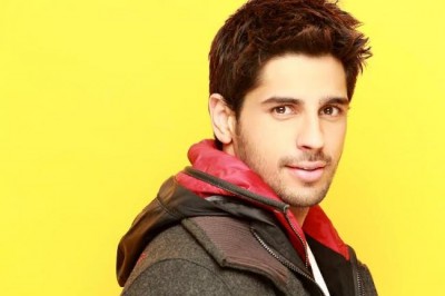 Sidharth Malhotra gives thumbs up for sleepless Mumbai