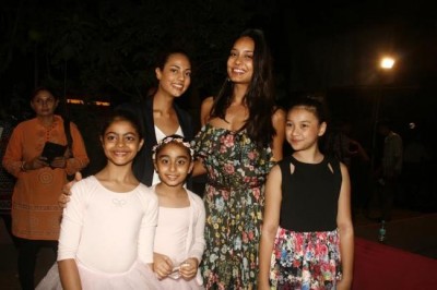 Lisa Haydon shows up at Ballerina show of sister