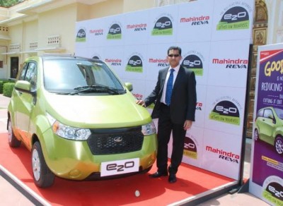 Mahindra Reva launches Mahindra e2o in Jaipur
