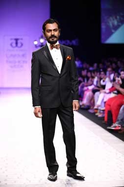 Nawazuddin Siddiqui, Shweta Tripathi's 'Haraamkhor' wins Silver Gateway Award at MAMI