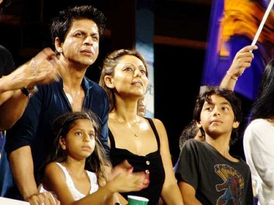  SRK thanks Gauri Khan on  24 years of togetherness
