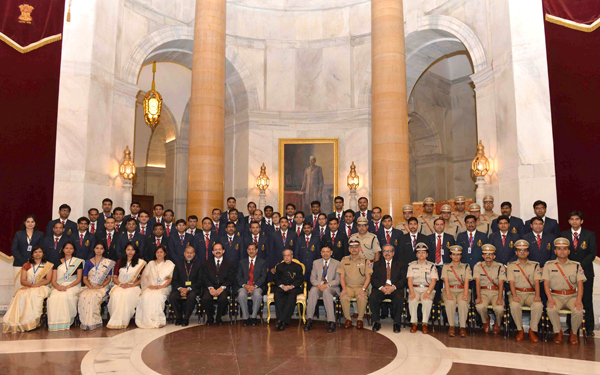 Kapil Dev meets PM Modi 