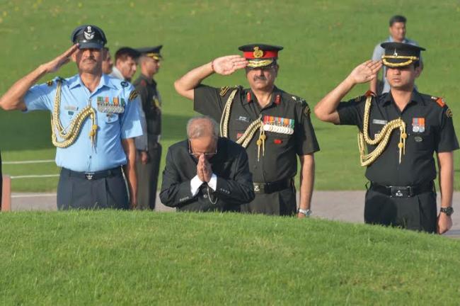 Pranab pays homage to Nehru on his death anniversary 