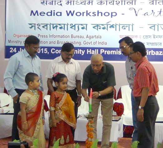 Nitin Gadkari addressing at the inauguration of the Bio-diesel Dispensing Unit, at Haldia Dock Complex