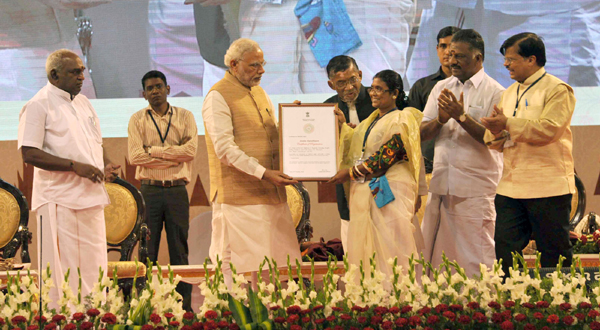 Narendra Modi being received by the Governor of Tamil Nadu
