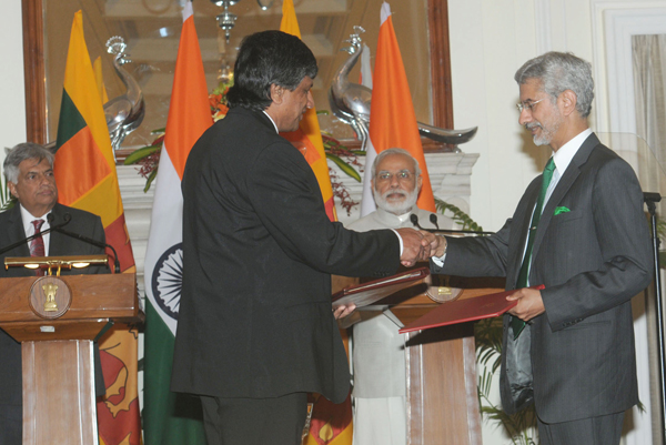 PM Narendra Modi meets Sri Lankan PM