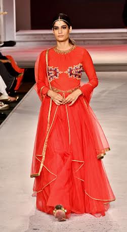 Blenders Pride Fashion Tour: Soha walks the ramp on Day one