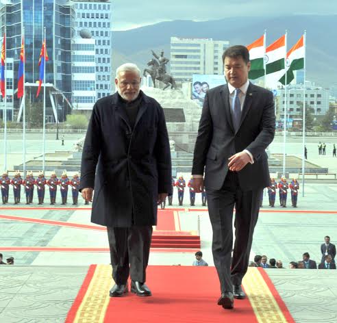 Modi meeting the Prime Minister of Mongolia