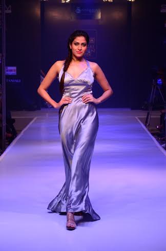 Sanjana Jon's collection sizzles ramp at Kingfisher Ultra Bengal Fashion Week