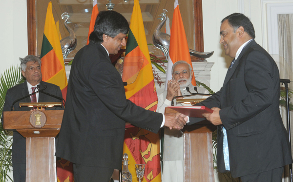 PM Narendra Modi meets Sri Lankan PM