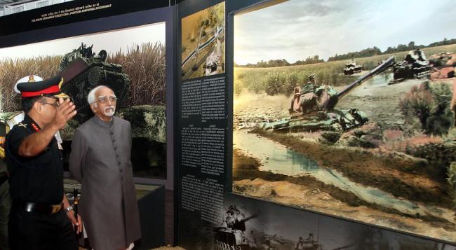 Hamid Ansari visits  Golden Jubilee Exhibition at India Gate Lawns