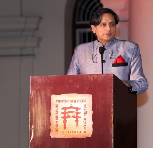 Shashi Tharoor attends Apeejay Kolkata Literary Festival