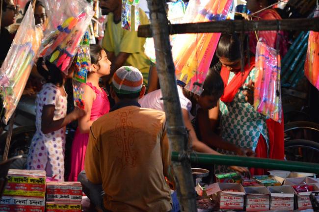 Kolkata gears up for Holi