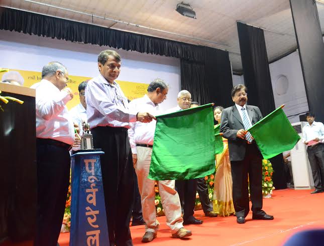 Suresh Prabhakar Prabhu visits Kolkata