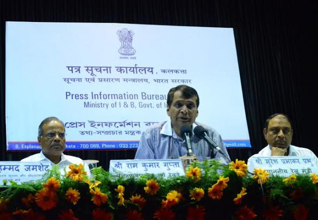 Suresh Prabhakar Prabhu visits Kolkata