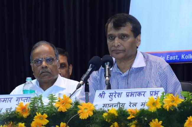 Suresh Prabhakar Prabhu visits Kolkata