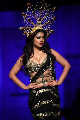 Amazon India Fashion Week: Shriya Saran sizzles ramp