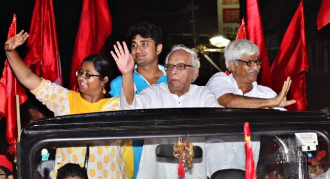 Buddhadeb Bhattacharya leads roadshow in south Kolkata