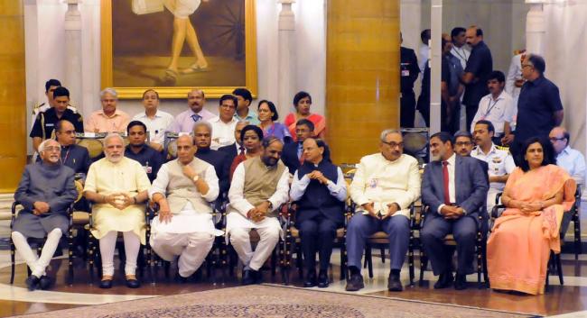 Narendra Modi flagging off the Tiranga Yatra