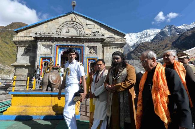 Pranab Mukherjee visits Kedarnath Temple