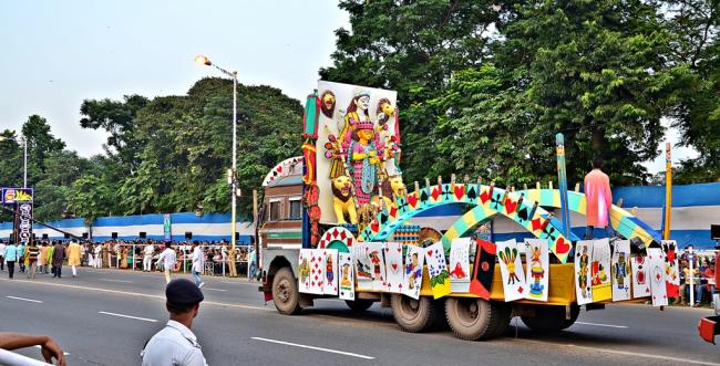 Kolkata witnesses grand Durga Puja finale with immersion carnival on Red Road