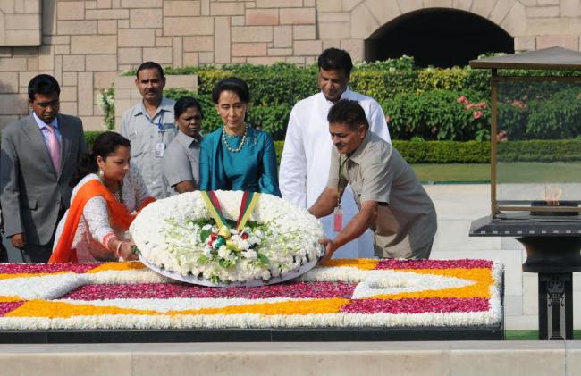 Narendra Modi receiving the State Counsellor of Myanmar, Ms. Aung San Suu Kyi